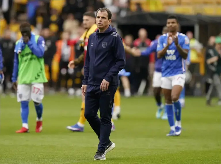 Sunderland almost at full strength ahead of Manchester United visit