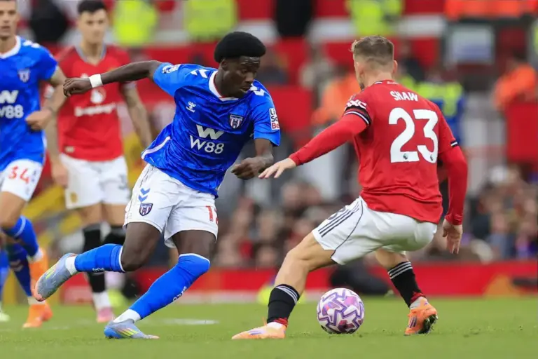 Chris Sutton says Sunderland have their ‘minds on the beach’ – but predicts draw with Manchester United